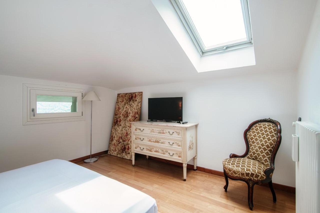 I D'A Charming Penthouse - Lake View- Como- House-130 Mt-2 Double Bedrooms And 2 Double Bathrooms A Spacious Living Room-Full Equipped Kitchen-Private Garden And Terrace-Private Covered Parking Exterior photo