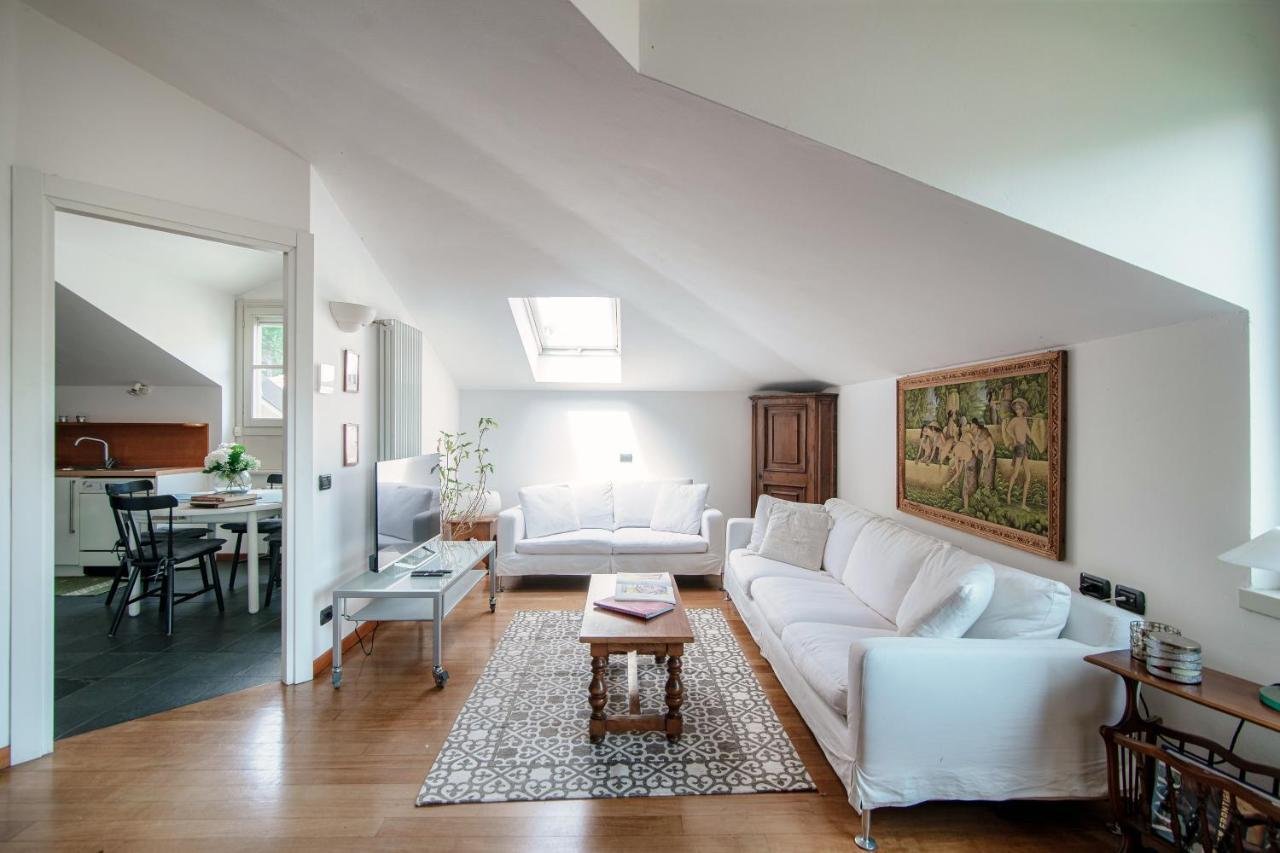 I D'A Charming Penthouse - Lake View- Como- House-130 Mt-2 Double Bedrooms And 2 Double Bathrooms A Spacious Living Room-Full Equipped Kitchen-Private Garden And Terrace-Private Covered Parking Exterior photo